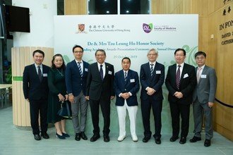 Group photo of Dr Tzu Leung HO, Professor Rocky TUAN, Vice-Chancellor and President of CUHK, Prof WONG Wing Shing, Master of S.H. Ho College, Faculty deaneries and medical alumni