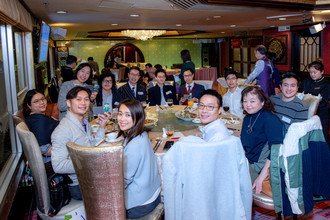 Medical alumni having a sumptuous Chinese dinner