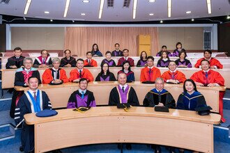Group photo of Procession members including Prof FOK Tai-fai, Pro-Vice-Chancellor of CUHK, Prof CHAN Wai-yee, Pro-Vice-Chancellor of CUHK, Prof Anthony CHAN, Dean of Graduate School, Prof ZUO Zhong, Acting Dean of Faculty of Medicine and 24 academic staff