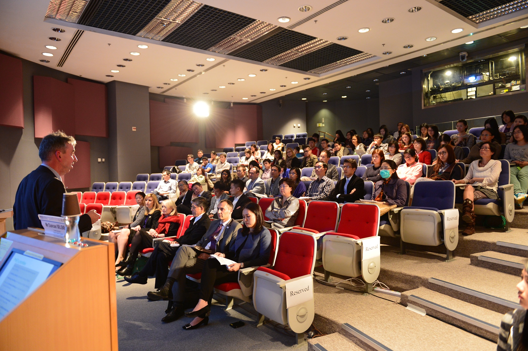 The seminar draws over 100 guests from the field of public health in attendance.