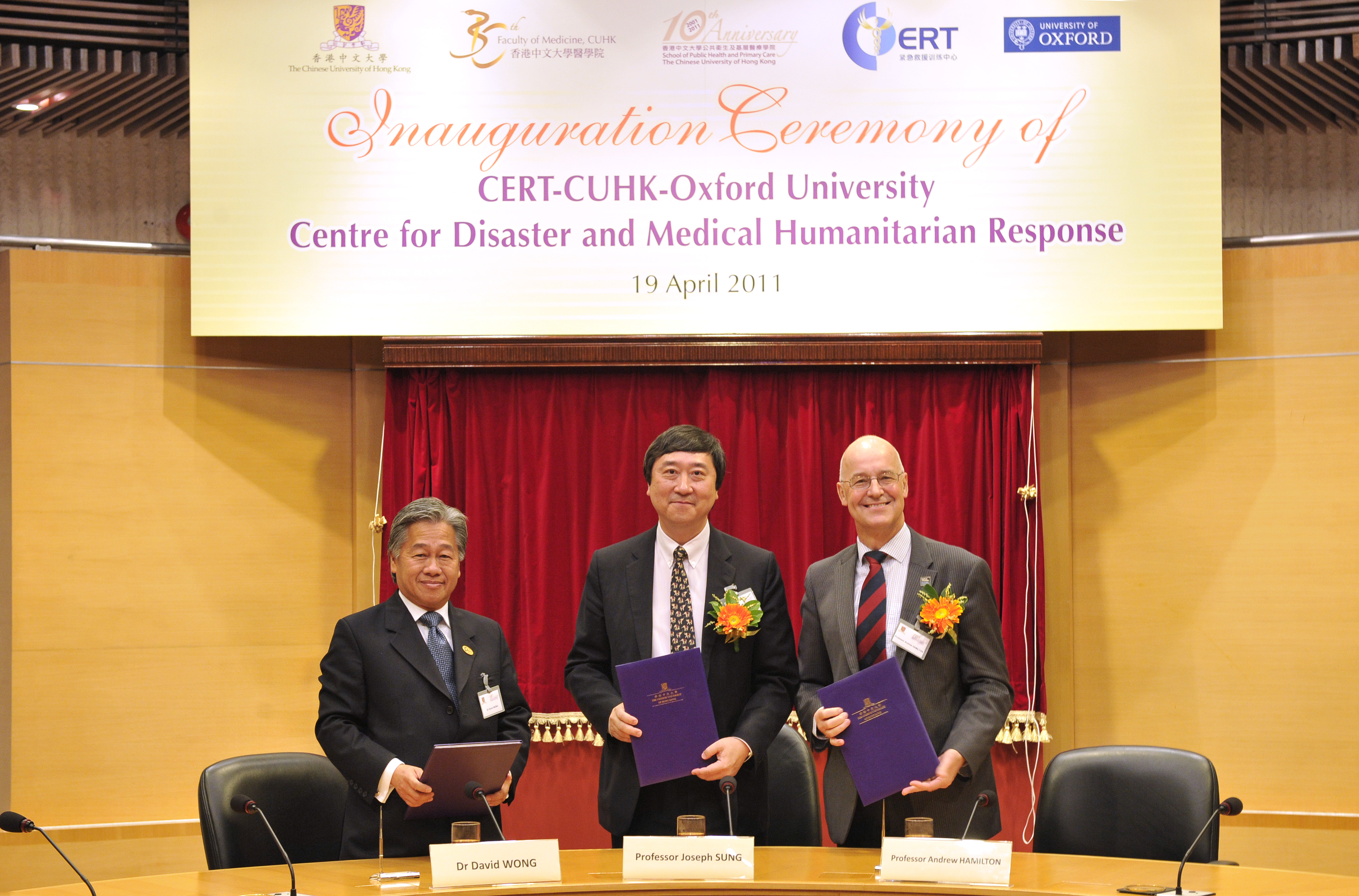 From left: Dr. David WONG, Prof. Joseph SUNG and Prof. Andrew HAMILTON sign a MOU on the establishment of CCOUC