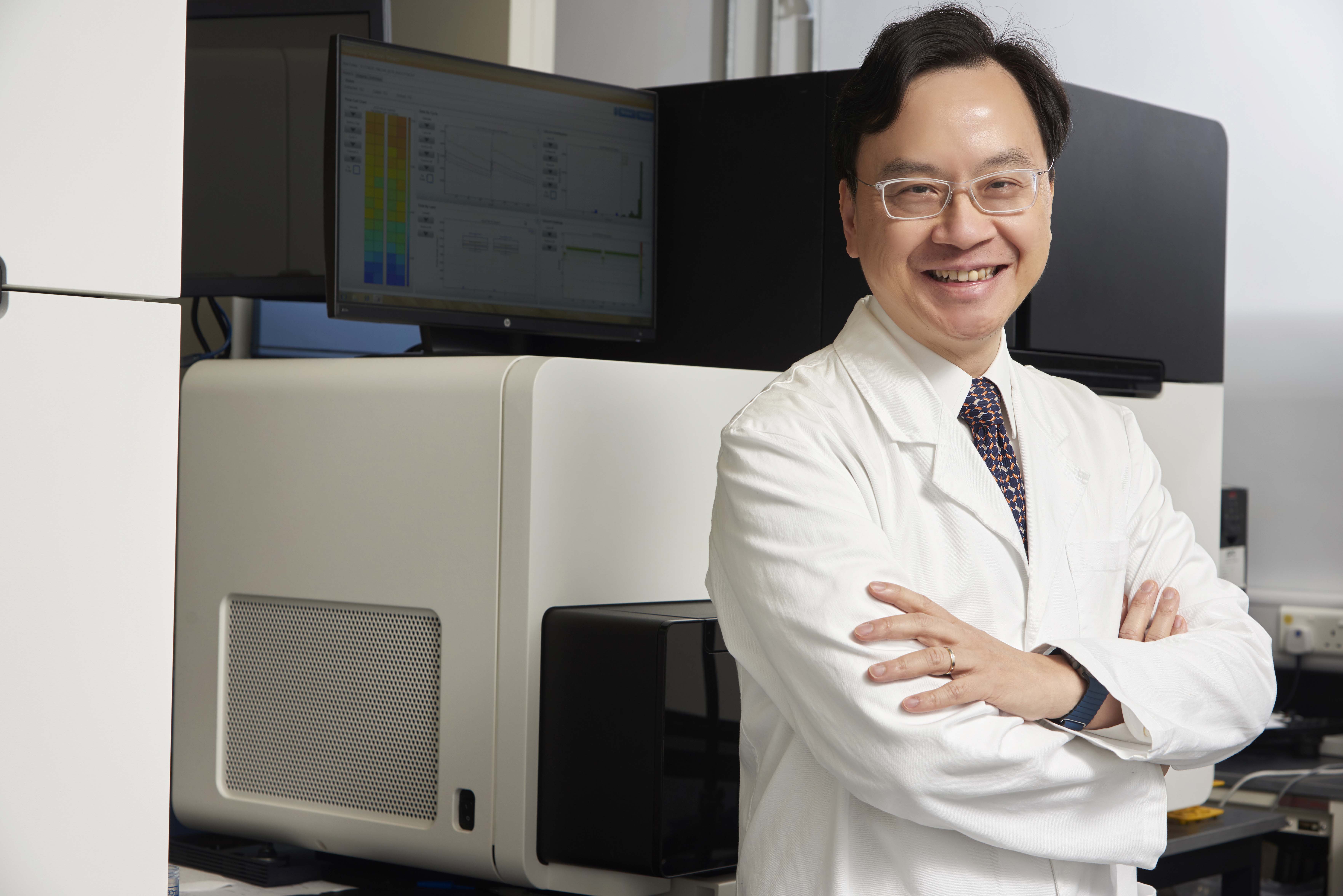 Professor Dennis LO from the Faculty of Medicine at The Chinese University of Hong Kong has been named the “Top 20 Translational Researchers of 2017” recently by the world-renowned scientific journal Nature Biotechnology, for his achievement in developing a robust non-invasive prenatal test following his discovery of fetal DNA in maternal plasma. This is the second year that Professor Lo receives this honour and he is also the only Hong Kong scientist on the list.