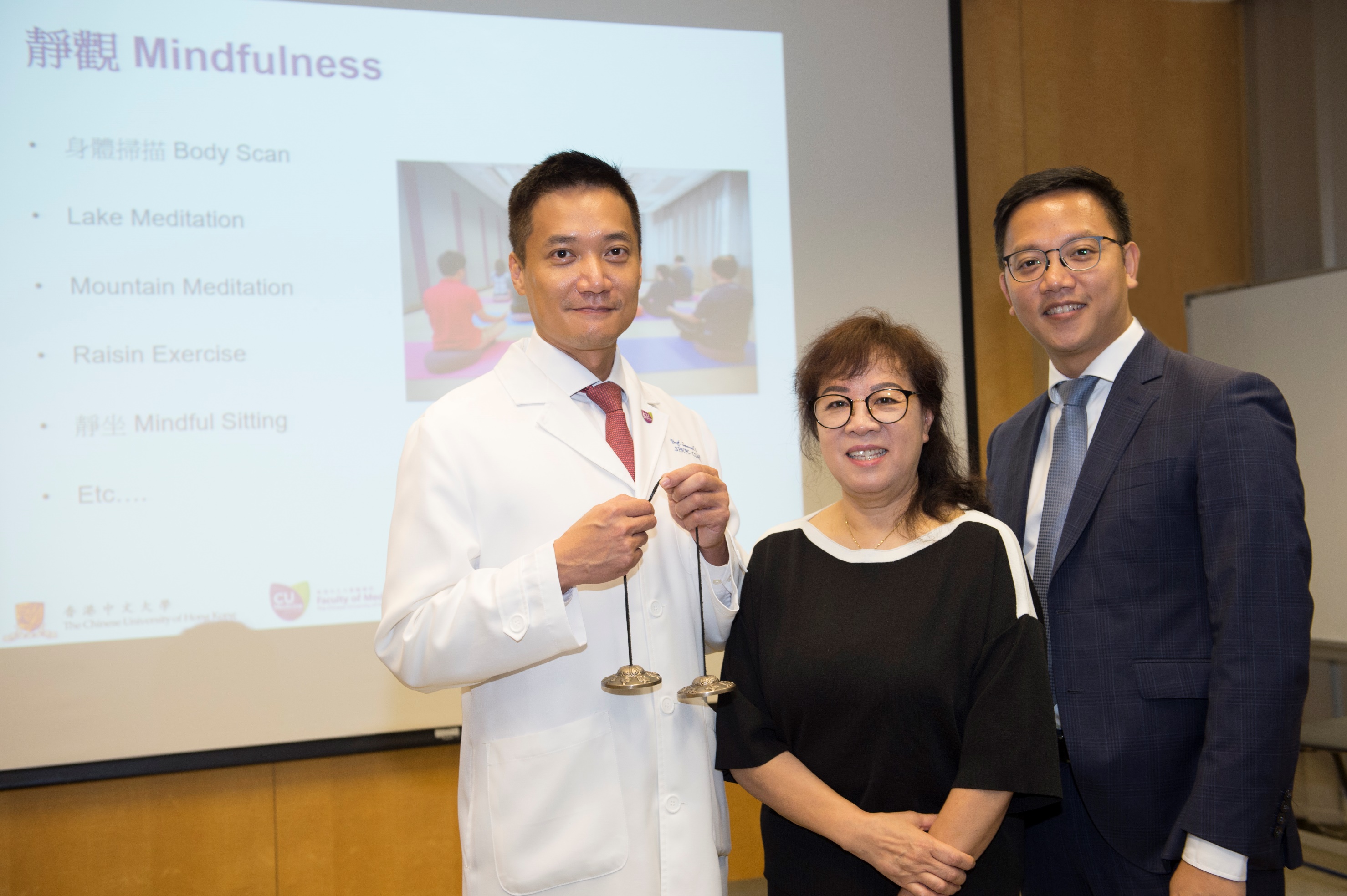  A research from the Faculty of Medicine at CUHK has suggested that behavioural activation with mindfulness could help prevent major depression with incidence rate reduced by half. (From left: Professor Samuel Yeung Shan WONG, from The Jockey Club School of Public Health and Primary Care, Faculty of Medicine, CUHK; Ms FUNG, participant of the study; and Dr. Benjamin Hon-kei YIP, Assistant Professor of The Jockey Club School of Public Health and Primary Care, Faculty of Medicine, CUHK)