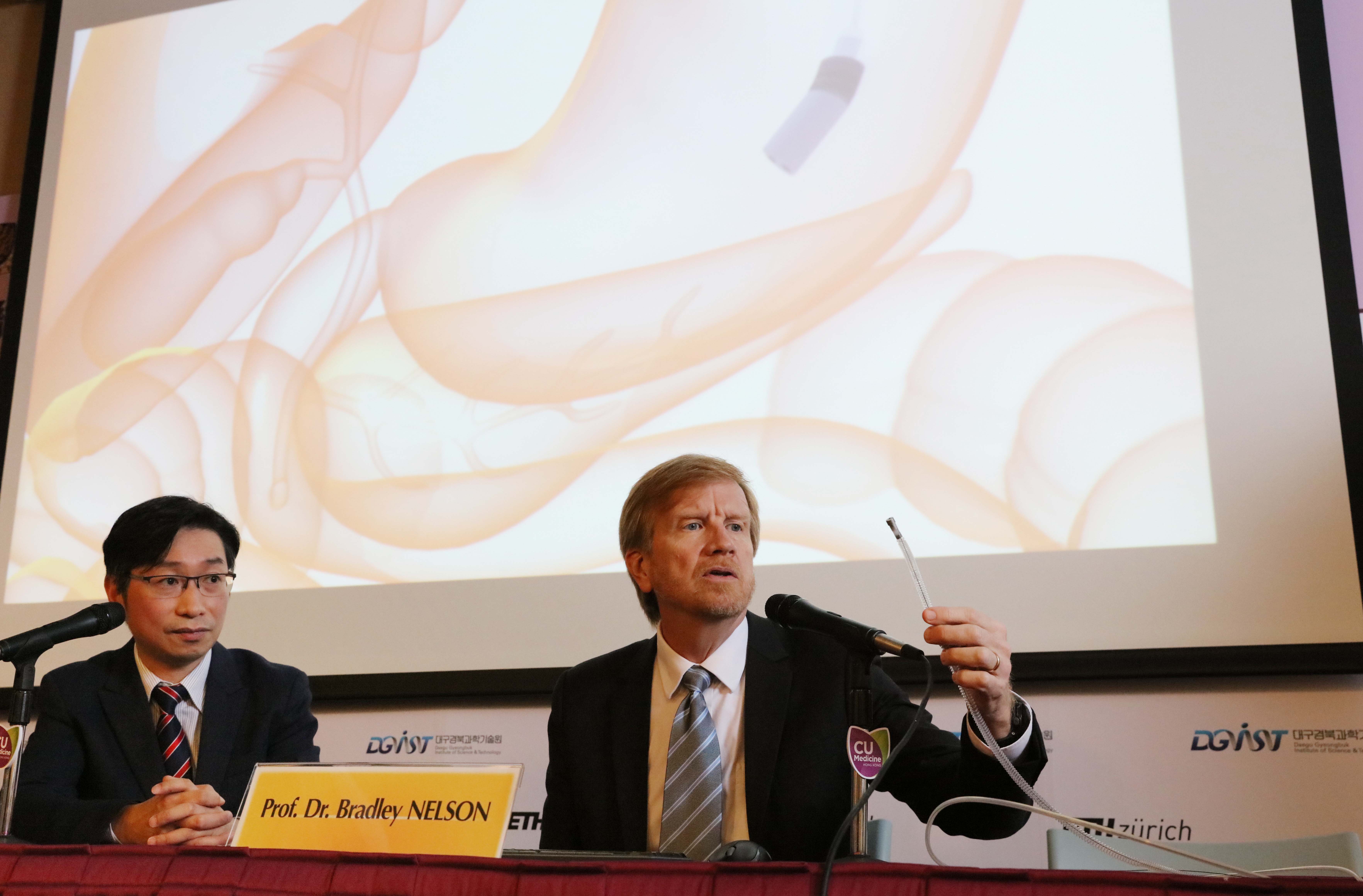  Prof. Dr. Bradley NELSON (right) displays animation of an innovative magnetic guided endoscope for small intestine check-up.