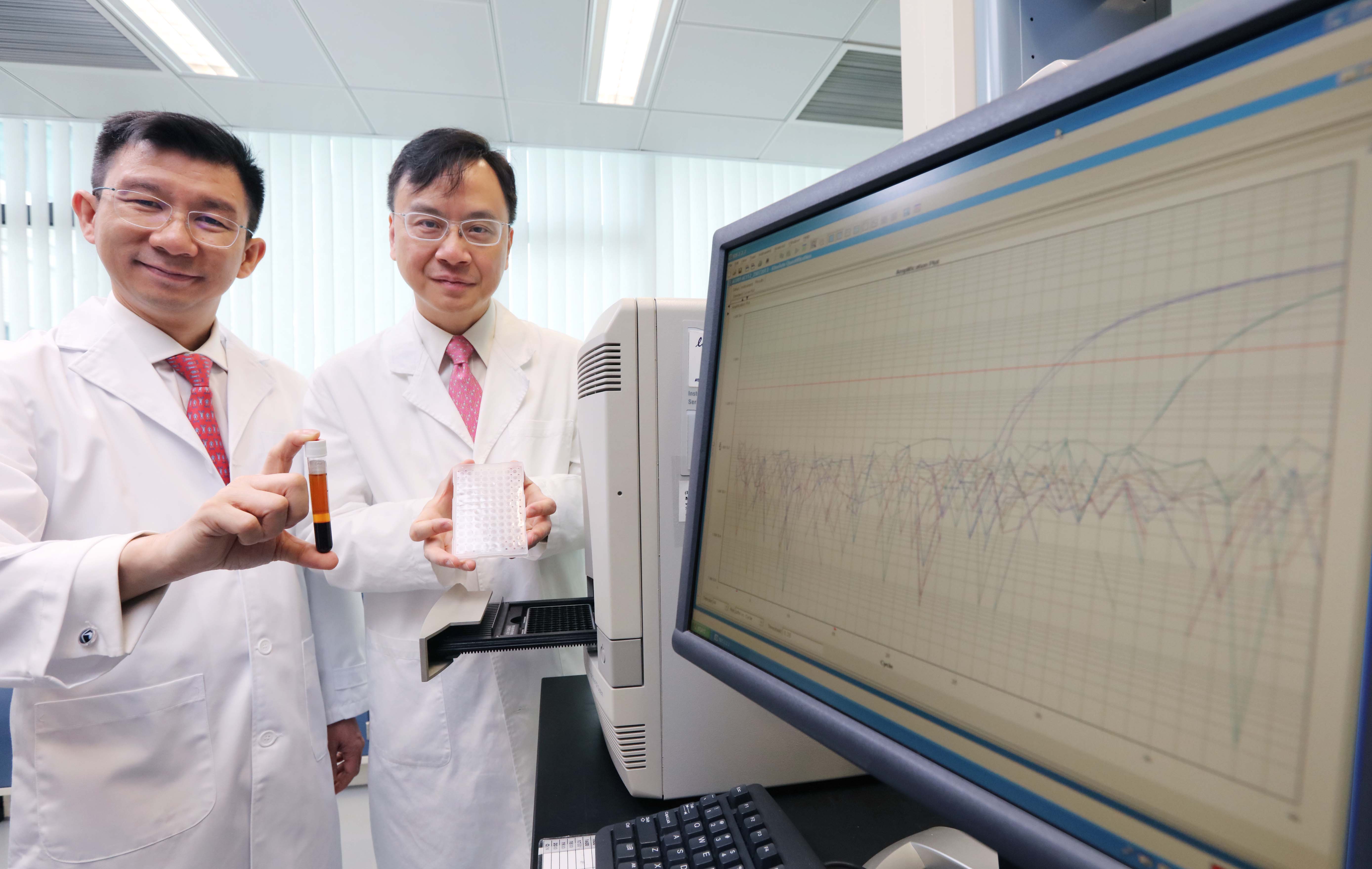  (Right) Professor Dennis LO, Director of the Li Ka Shing Institute of Health Sciences at CUHK, and Professor Allen CHAN from the Department of Chemical Pathology, Faculty of Medicine at CUHK.