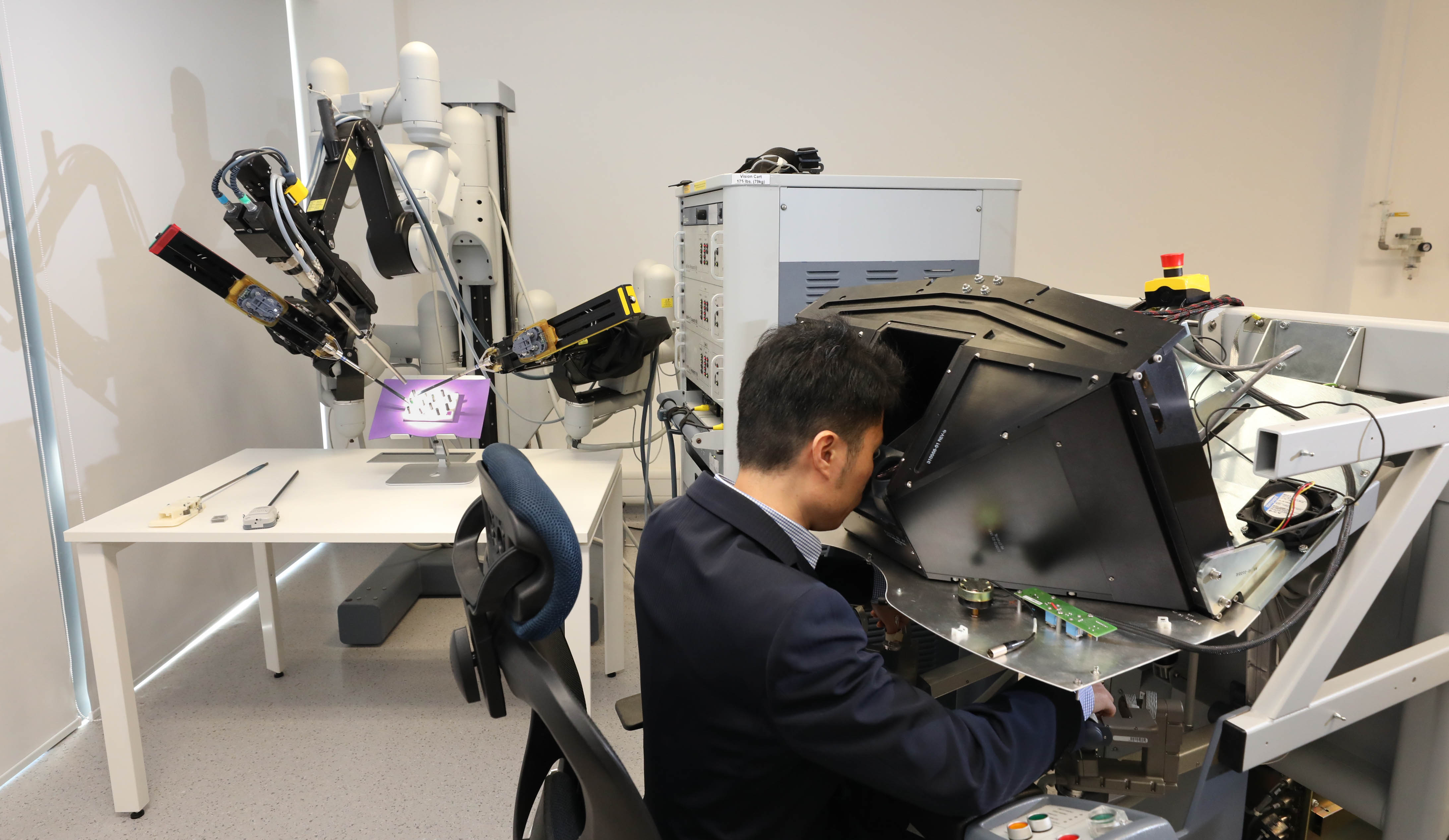 CUHK has been collaborating with Johns Hopkins University to develop medical robotic instruments and control algorithms to provide safer robotic tools for patients by making the operation safer and easier.