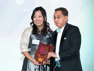 Dr Tzu-Leung Ho (right), Member of the Award Selection Panel and Dr Jennifer Tong