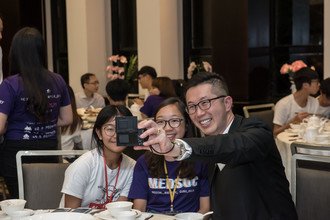 Dr. Peter PANG taking selfie with students at Pre-O Camp dinner