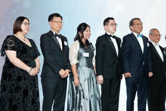Group photos of award presenters, selection panel and awardees of CUHK Distinguished Medical Alumni Award 2019