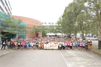 Group photo of runners and guests of honour