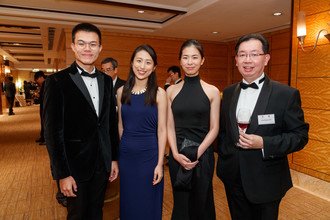 Group photo of Prof Simon NG, Associate Dean (Student Affairs) of Faculty of Medicine with the MCs and medical student