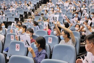 Interactive class delivered by Dr Heyson Chan, Clinical Associate Professor (honorary), Department of Medicine and Therapeutics