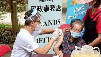 The outreach team visits the remote villages and schools in Lantau Island to help the children, the elderly and residents of less mobility get vaccinated.