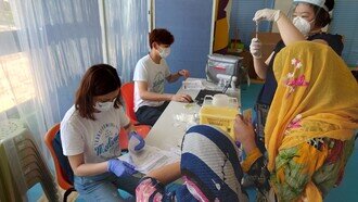 The outreach team visits remote villages and schools in Lantau Island to help the children, the elderly and residents of less mobility in getting vaccination.