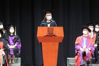 Ms. Priscilla WONG reminded students of the heavy duty of the white coat and the solemn vow they have to uphold for life