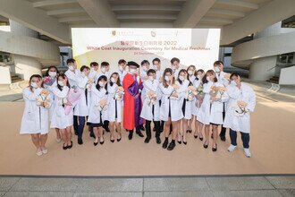 Group photo of Dean Chan and medical freshmen