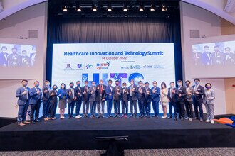 Group photo of Professor the Honourable SUN Dong, Secretary for Innovation, Technology and Industry, the Government of the Hong Kong Special Administrative Region, speakers and moderators