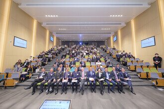 Over 200 attendees, including academia, healthcare and business professionals, Faculty members, alumni and staff as well as university and secondary school students attended the Lecture.