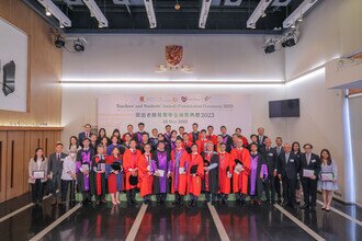 Group photo of procession members, teacher awardees and donors of Medicine session