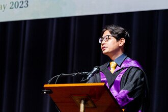 Faculty Education Awardee, Dr. Peter CHEUNG, Assistant Dean (Research) and Assistant Professor of the Department of Chemical Pathology, Faculty of Medicine of CUHK, gives his speech