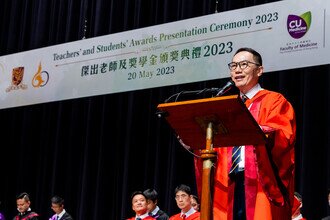 Prof. Vincent MOK, Master of S.H. Ho College and Professor of the Department of Medicine and Therapeutics, delivers his speech on behalf of the Global Physician-Leadership Stream Team