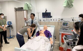 Students learnt how to check patient’s heartbeat and pulse