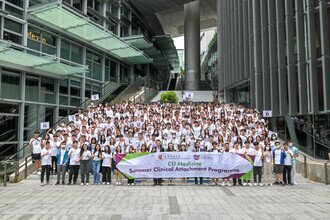 Group photo of Organising Committee members, participants and medical students