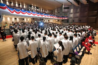 Freshmen took the medical student oath