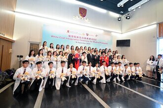Group photo of procession members and medical freshmen