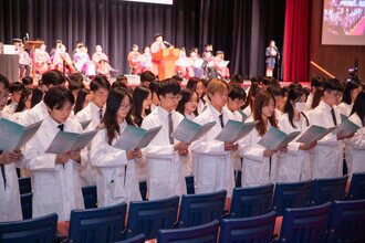 Freshmen took the medical student oath