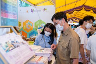 CU Medicine Information Day 2023 - Visitors at the Faculty Booth 