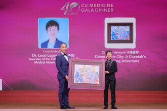 Dr. Lucci Lugee LIYEUNG presented her cartoon artwork “Dumo in the City: A Cheetah’s Hong Kong Adventure” to the successful bidder