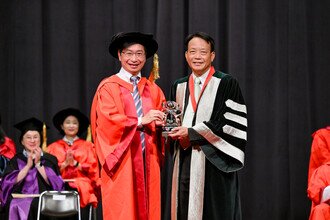 Souvenir Presentation to Professor Philip LI by Dean CHIU