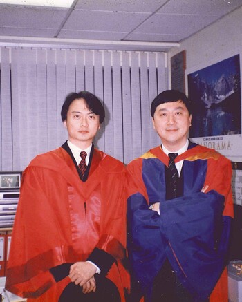 (左起) 中大醫學院院長陳家亮教授與前中大校長沈祖堯教授