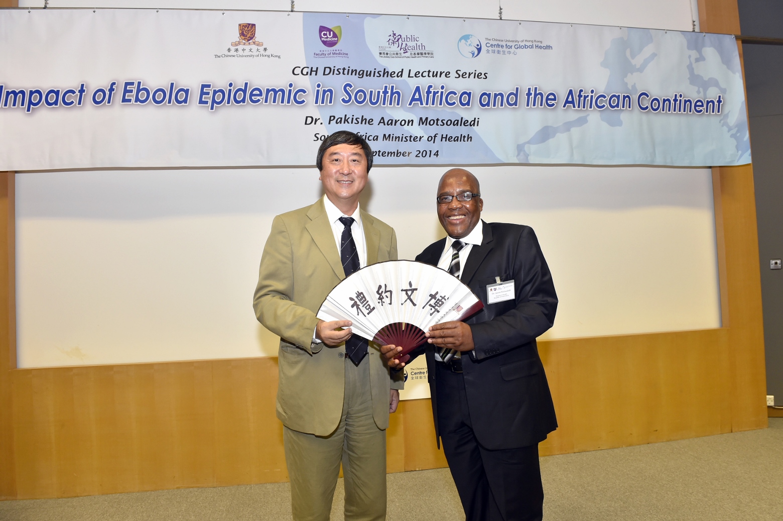 Prof. Joseph Sung (left) presents a souvenir to Minister Motsoaledi (right)