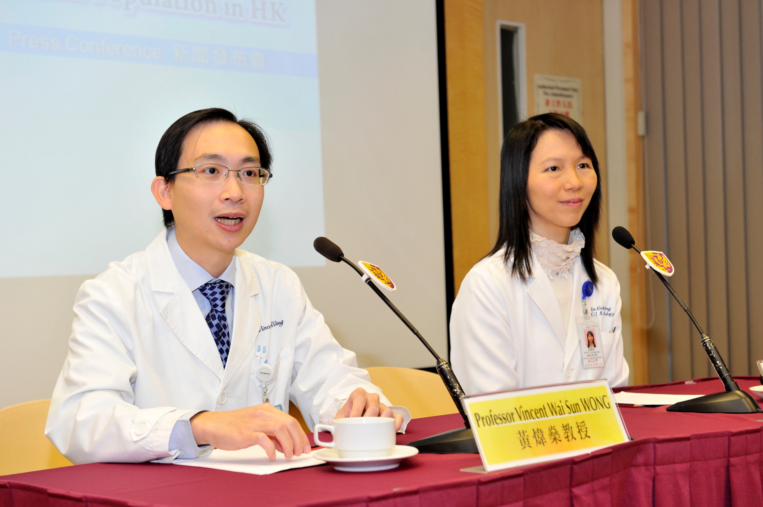 From left: Professor Vincent Wai Sun WONG, Professor, Division of Gastroenterology and Hepatology, Department of Medicine and Therapeutics and Deputy Director, Center for Liver Health at CUHK and Professor Grace Lai Hung WONG, Associate Professor, Department of Medicine and Therapeutics at CUHK present their recent research on the use of a new non-invasive imaging technology to identify mild fatty liver cases which may be missed by ultrasound scan