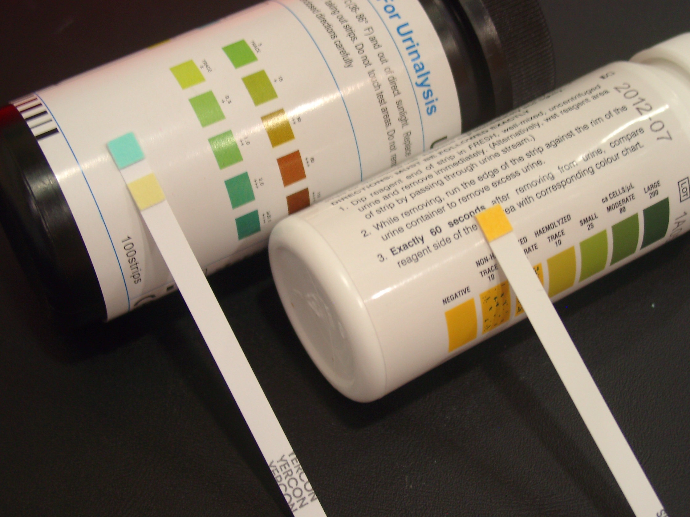 蛋白尿测试试纸是慢性肾病早期诊断较常用的测试方式