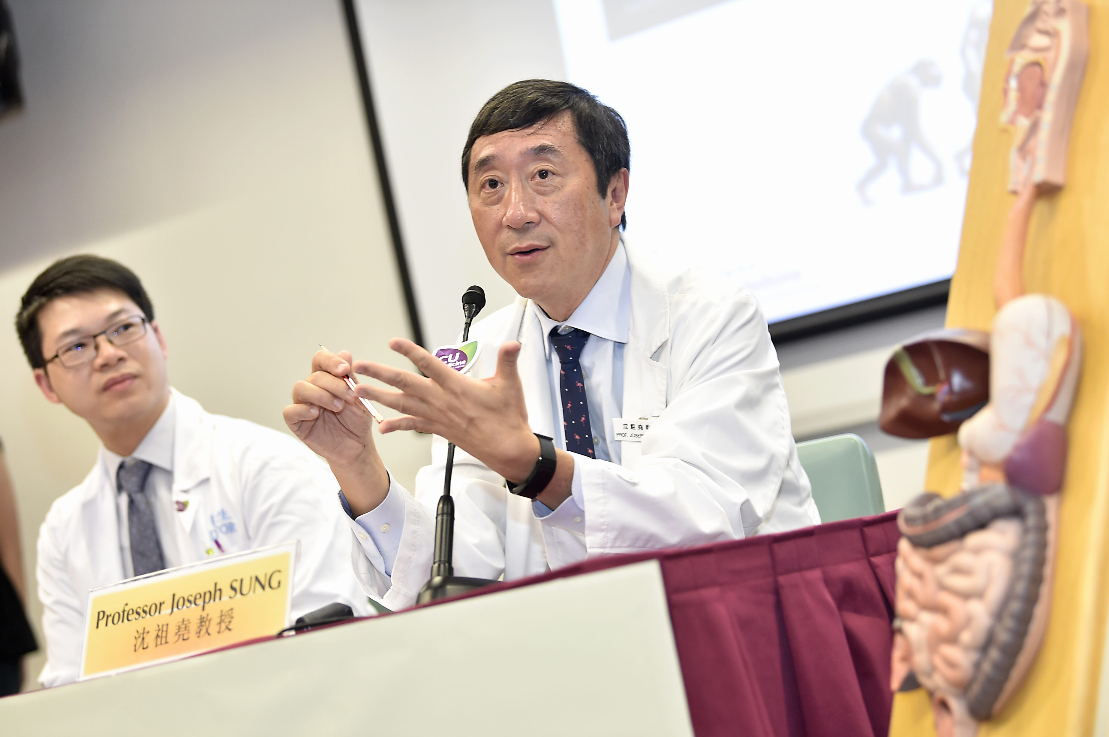 Professor Joseph SUNG pointed out that age, gender, smoking, obesity and family history are the five factors related to the risk of developing colorectal cancer. The research team will continue to look into the causes of the “young-shift” in colorectal cancer.
