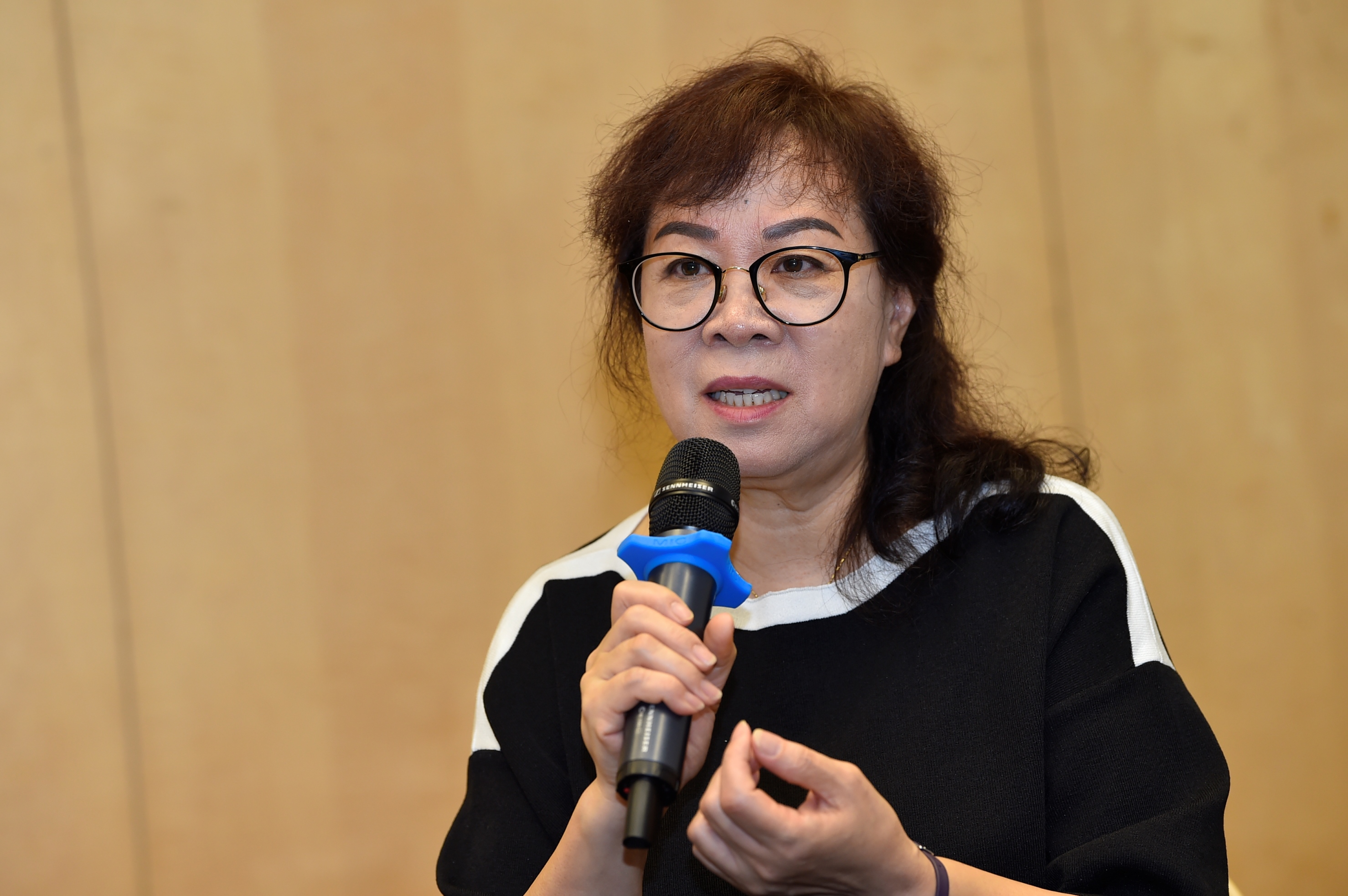Ms FUNG says she lost her way of life after retirement and the symptoms of depression slowly emerged, having eating and sleeping disorder. Her conditions have been much improved after the combined BAM treatment and can now walk with a spring in her step. 