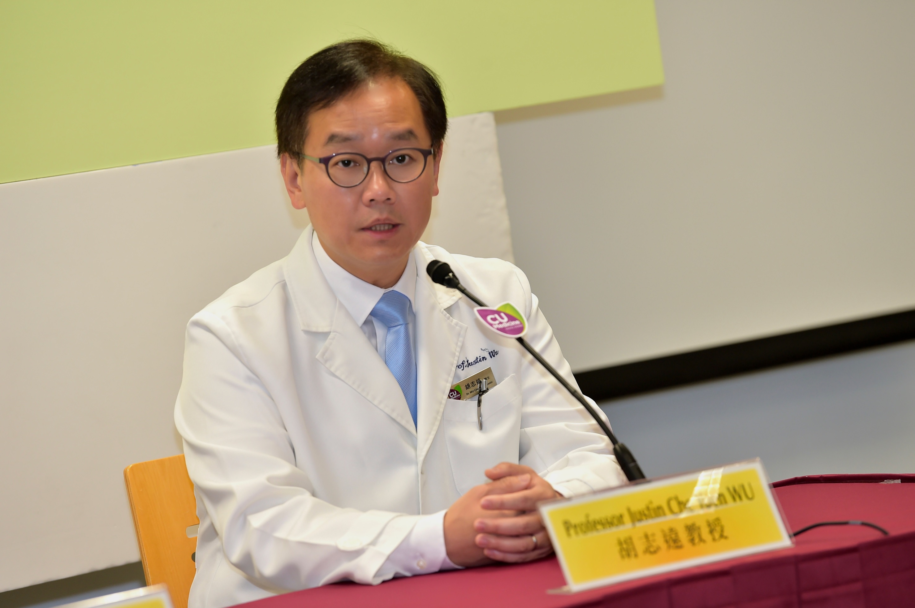 胡志遠教授相信兩個新平台將促進中西醫護人員間的交流，將中醫知識「國際化」和「普及化」。