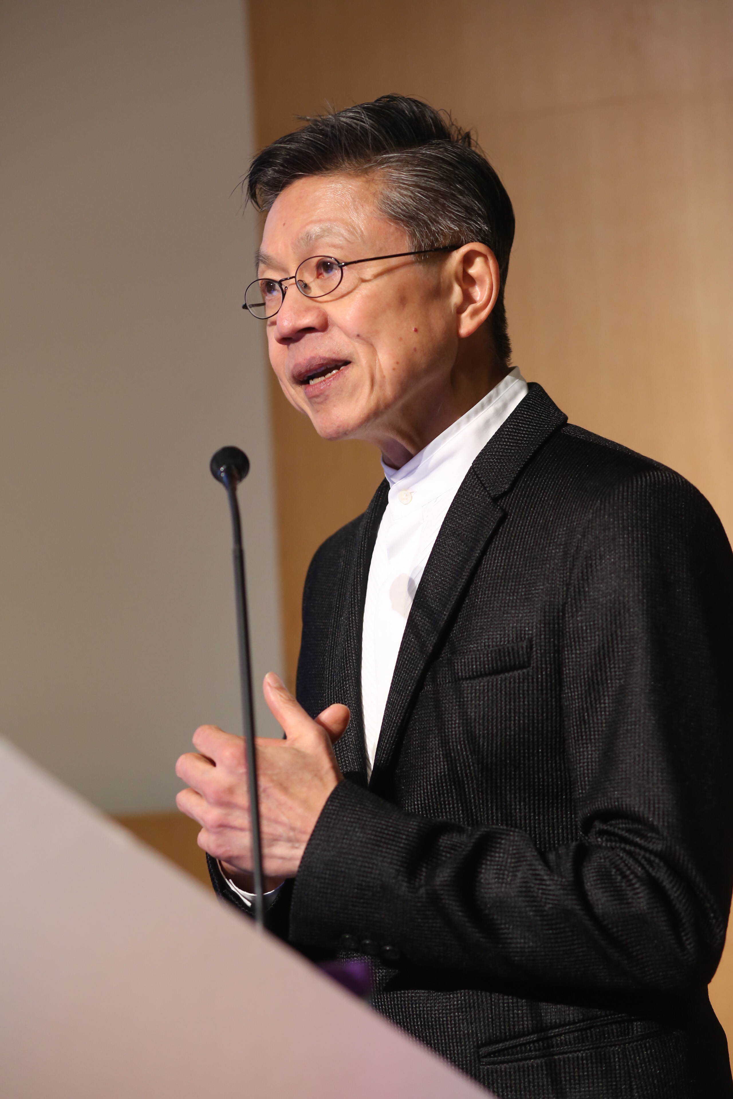 Professor YEOH Eng Kiong, Director of the Jockey Club School of Public Health and Primary Care of the Faculty of Medicine at The Chinese University of Hong Kong (CUHK), delivers a public lecture on “Humanness and Healing in End-of-life Care: Groundings for Morality of Health Systems”, under the Mok Hing Yiu Visiting Professorship Scheme supported by Mok Hing Yiu Charitable Foundation.