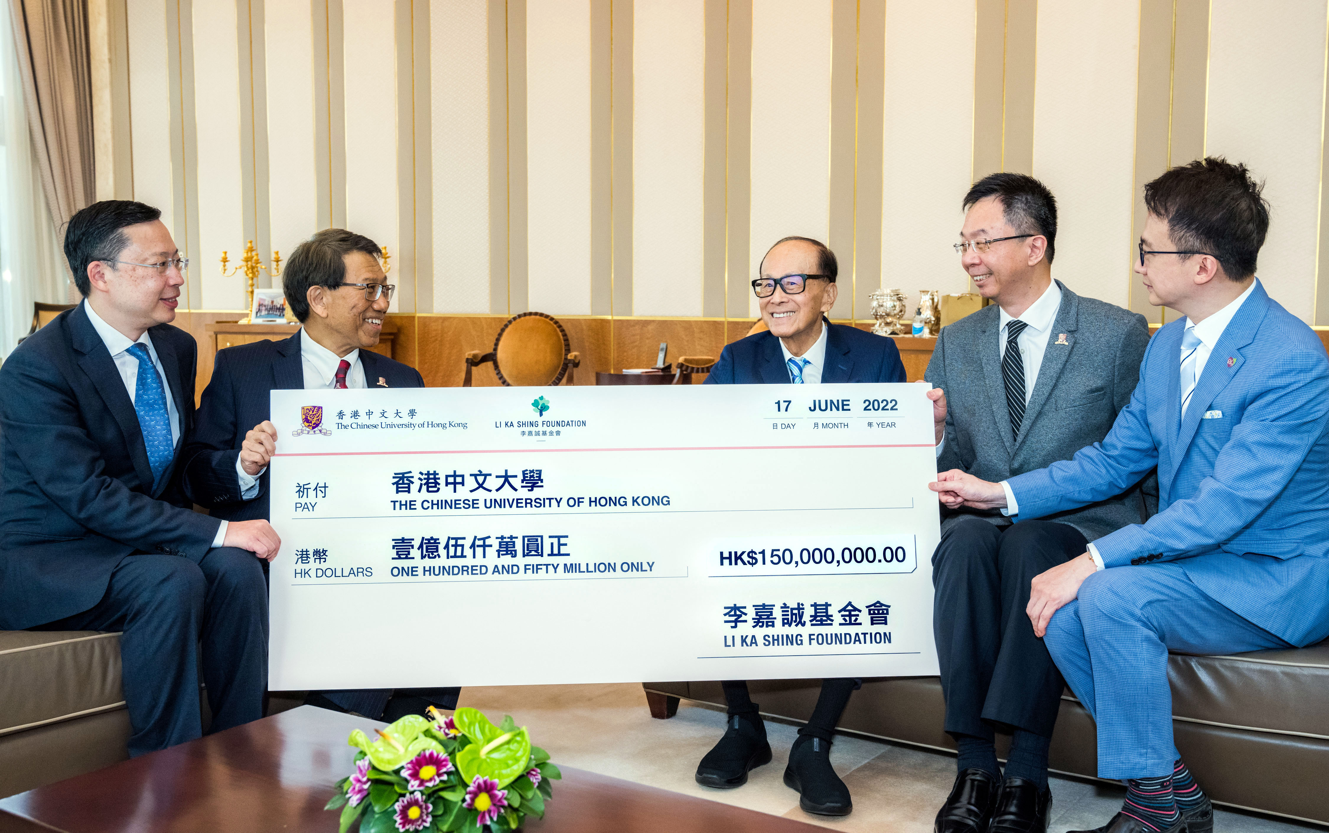 CUHK representatives thank Dr. Li Ka-shing (middle) for his generous donation to support the University’s research and development in biomedical technology