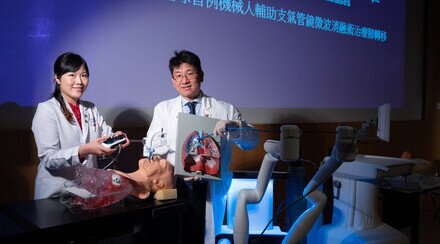 CUHK performs world’s first robotic-assisted bronchoscopic  microwave ablation of lung metastases