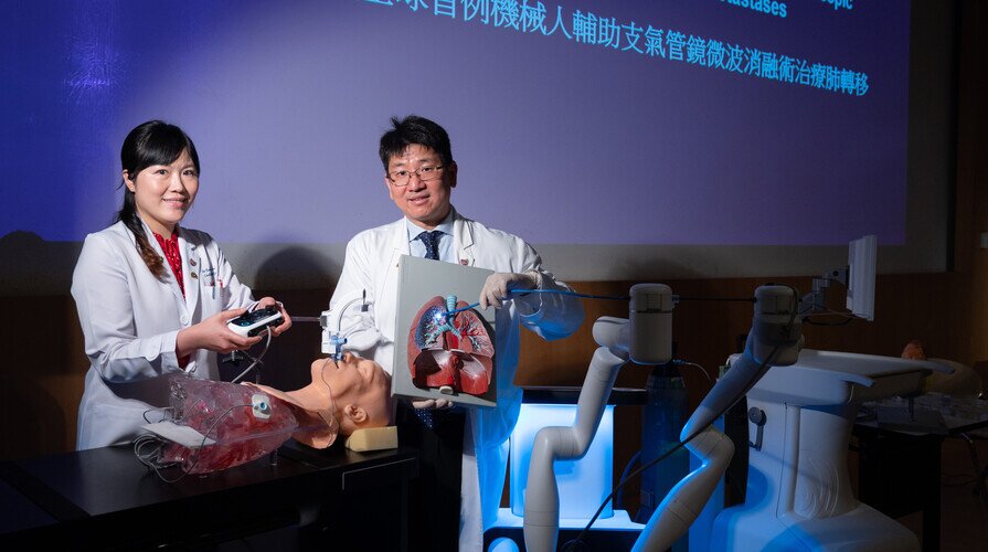 CUHK performs world’s first robotic-assisted bronchoscopic  microwave ablation of lung metastases