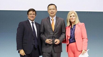 陈德章教授获欧洲肿瘤学会颁发「终身成就奖」 表彰其对全球鼻咽癌研究的领导地位及重大贡献