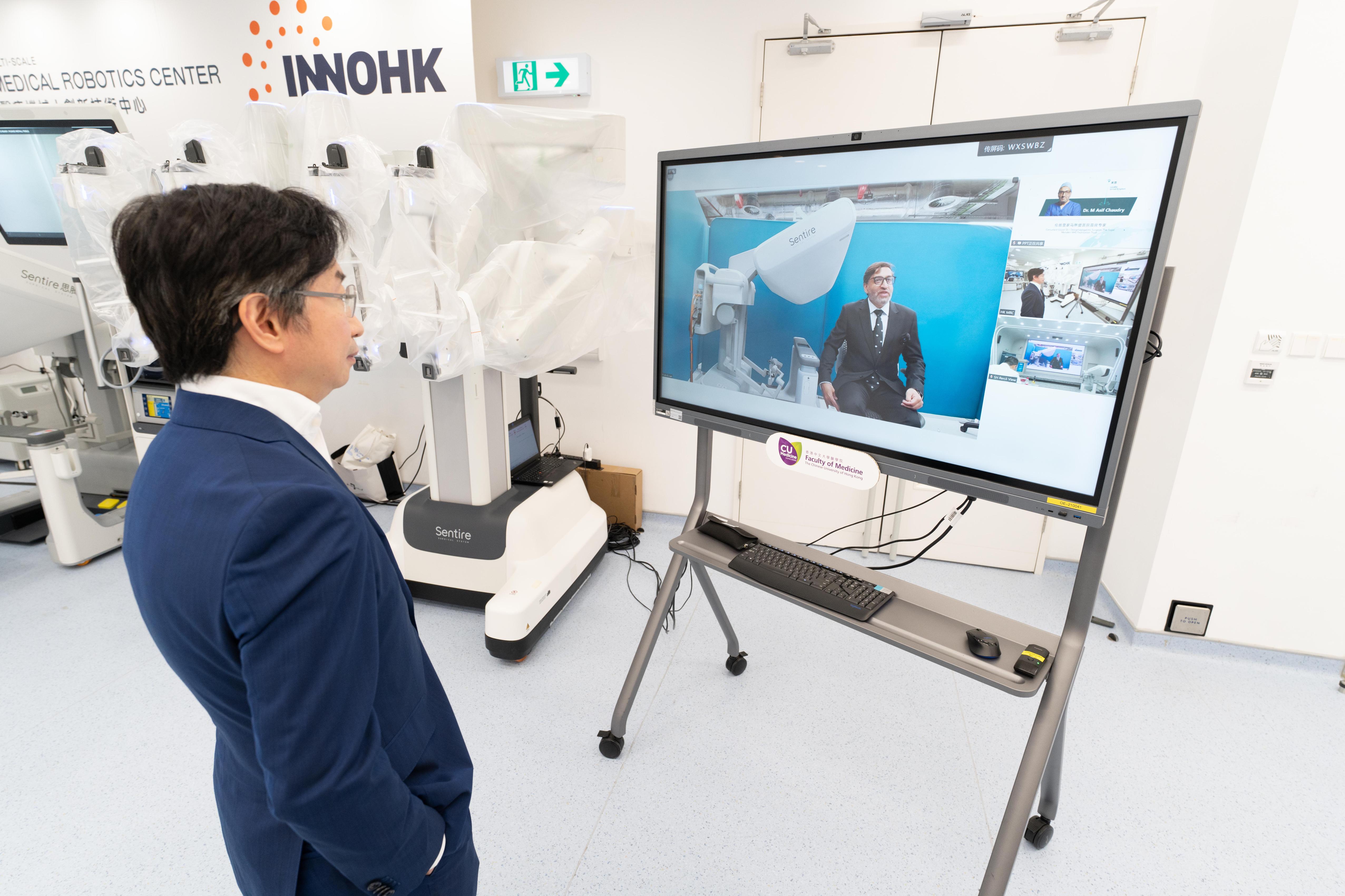 The collaboration is witnessed by Professor Philip Chiu Wai-yan, Dean of CU Medicine and Shun Hing Education and Charity Fund Professor of Robotic Surgery, who expresses his appreciation to the multi-national surgical team and shares CU Medicine’s vision of fostering collaboration and exchange among top-notch surgeons to facilitate education and knowledge transfer to younger surgeons, while offering more innovative scenarios in remote exchange and world-class surgeries for future medical talents, which will enhance healthcare quality and accessibility in Hong Kong and across Asia, and ultimately transform the global healthcare system.