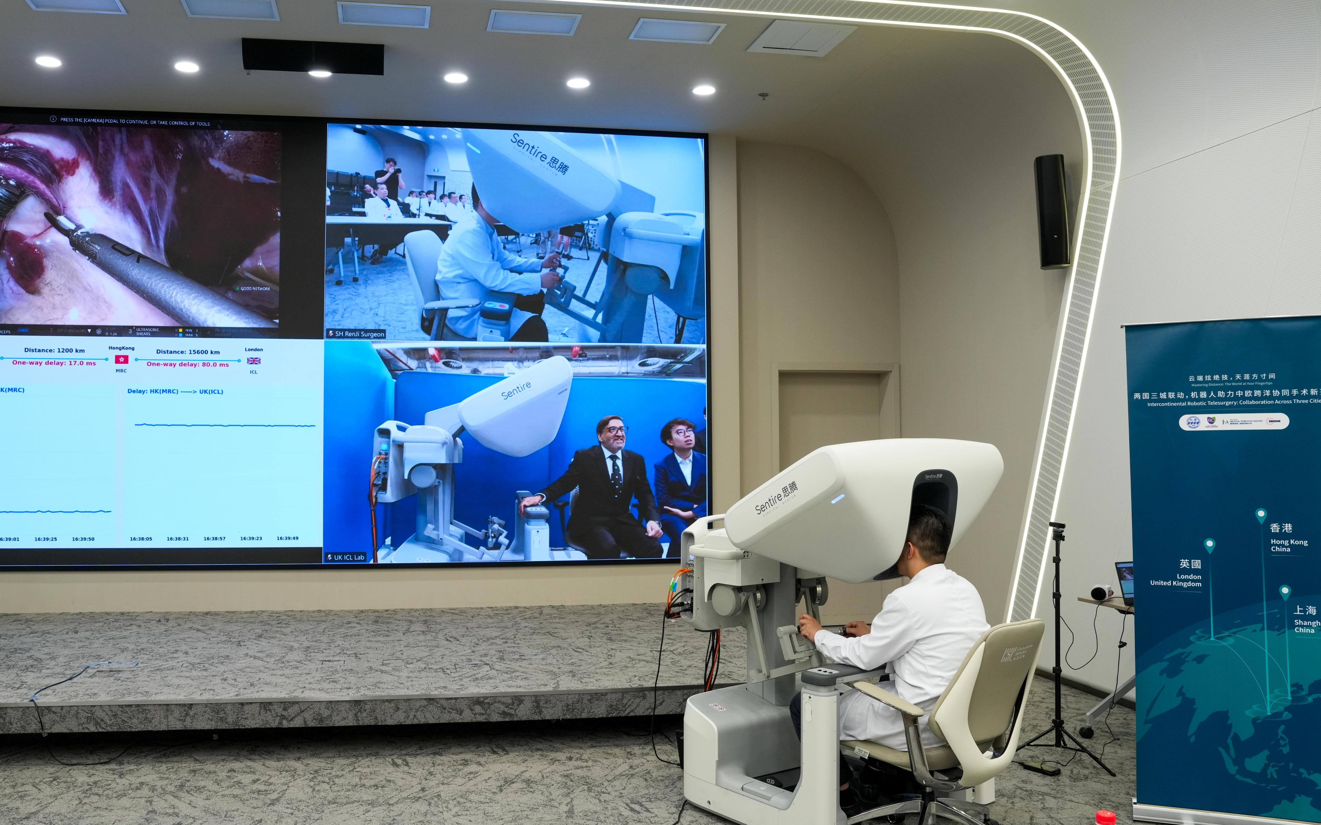 Professor Zhang from Renji Hospital kickstarts the surgery remotely.  