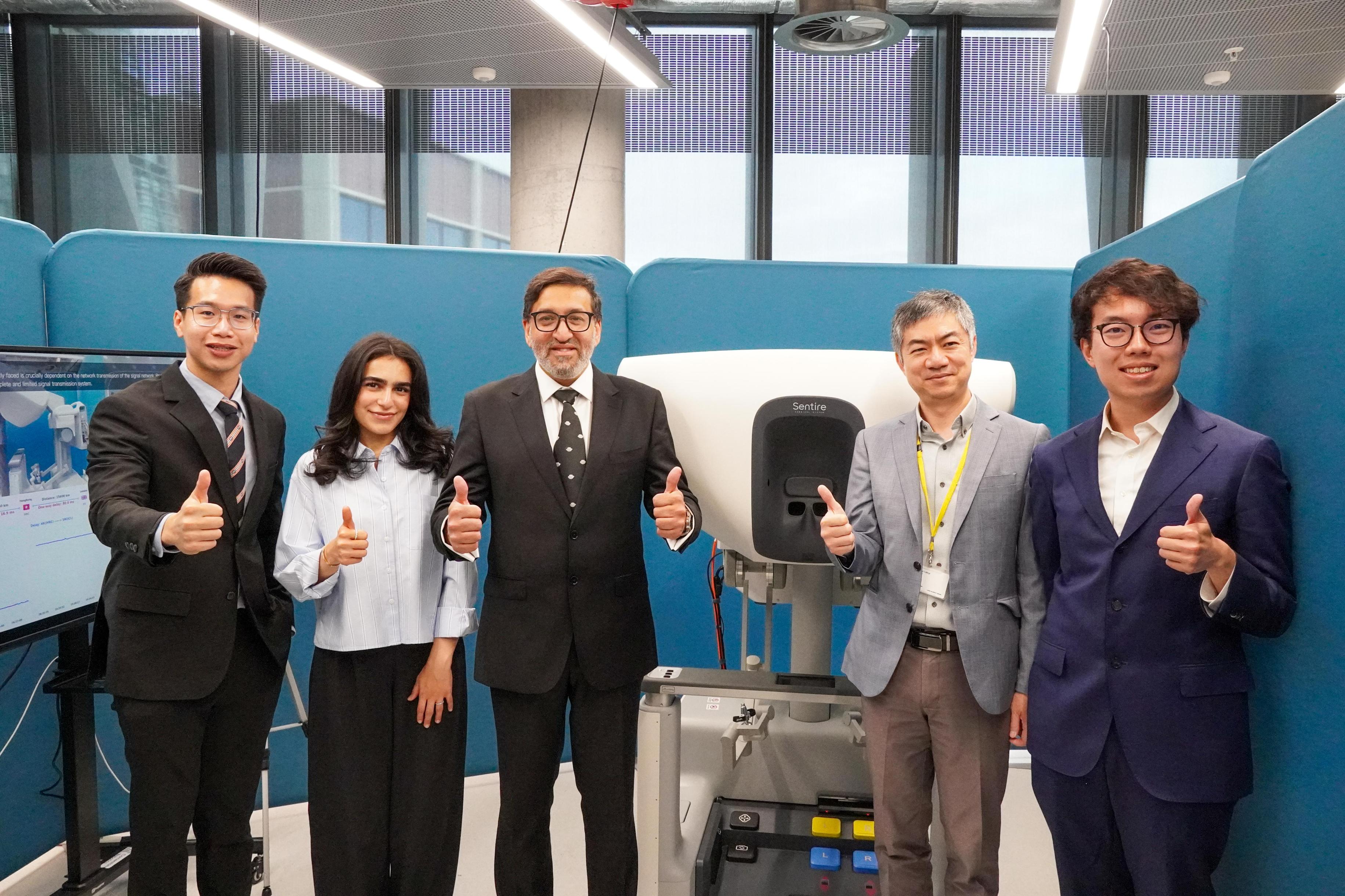 Featured is (from right) a CUHK medical graduate currently pursuing a PhD at the University of Oxford also assisted in the procedure from London. 