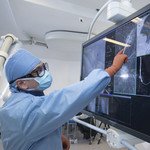 CUHK Successfully Conducts Asia-Pacific’s First Hybrid Operating Room Non-invasive Bronchoscopic Microwave Ablation (BMA) to Treat Lung Cancer